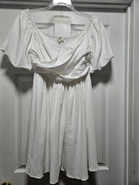 Off-Shoulder White Midi Dress with Puff Sleeves